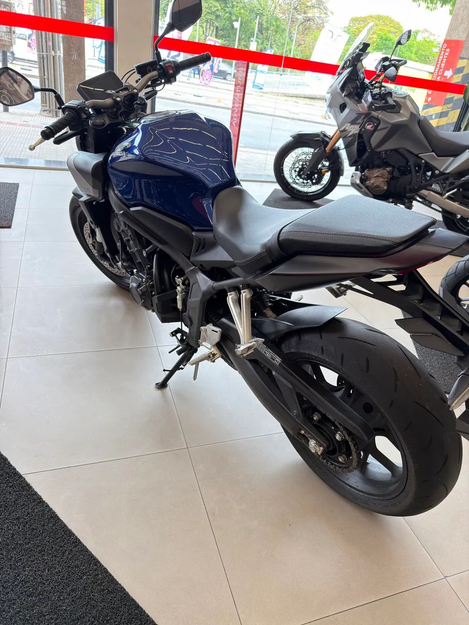 CB 650R -CLOUTCH  SEMI NOVA  - Foto 5