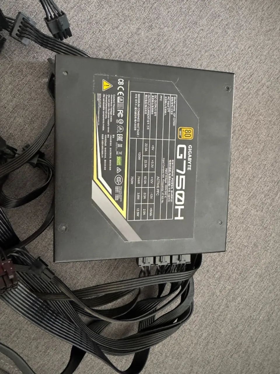 Fonte Gigabyte G750H - 750W Semi modular 80 plus gold  - Foto 2