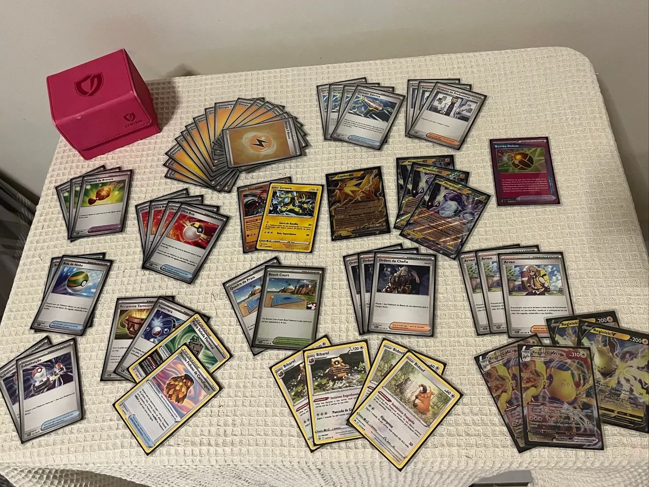 Deck Pokémon TCG Zapdos e Miraidon EX + Deckbox Central + Inner e Outer Sleeves