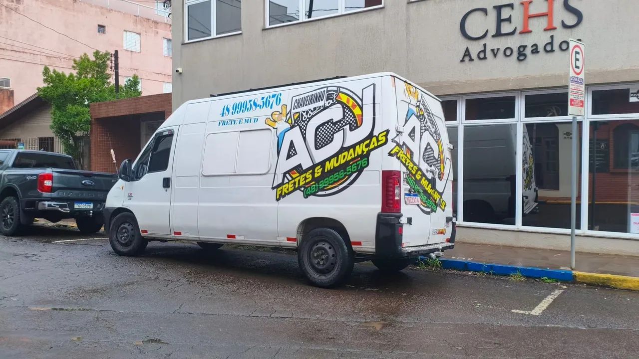 Van e caminhão de mudança. - Foto 3