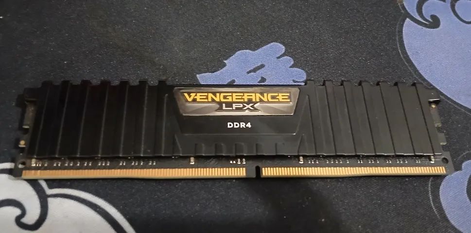 Memoria Ram 8gb Ddr4 2666Mhz Corsair Vengeance LPX - Memória RAM