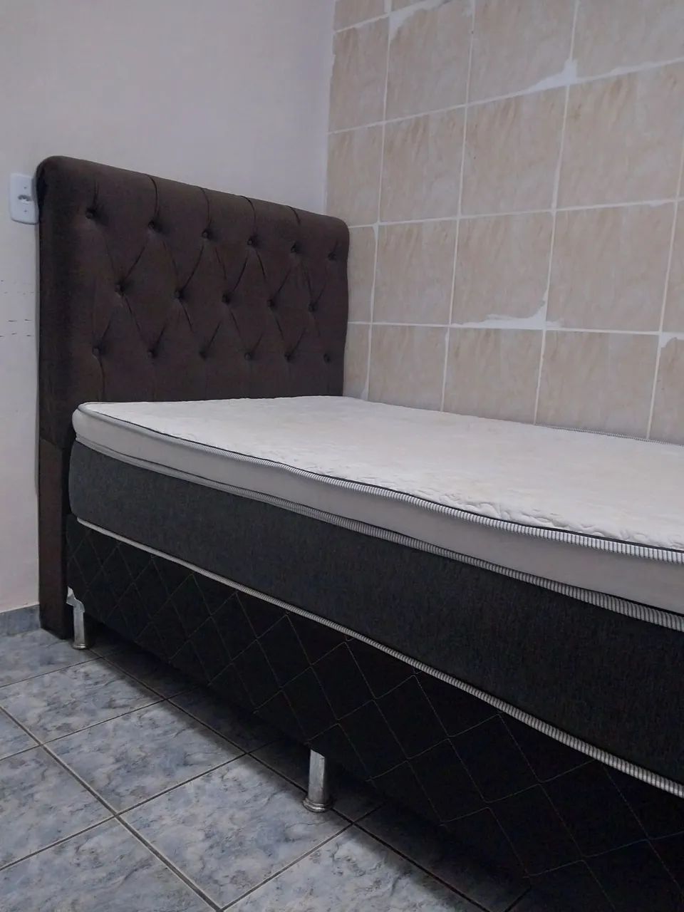 Cama Box solteirão. 
