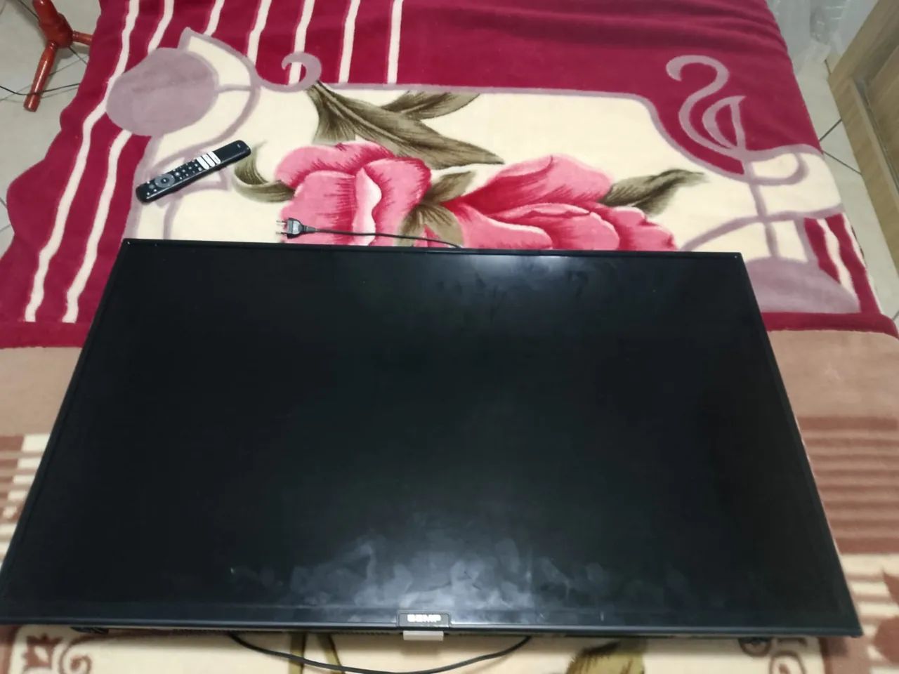 Smart TV BEMP LED - Ótimo Estado + Controle - Foto 3