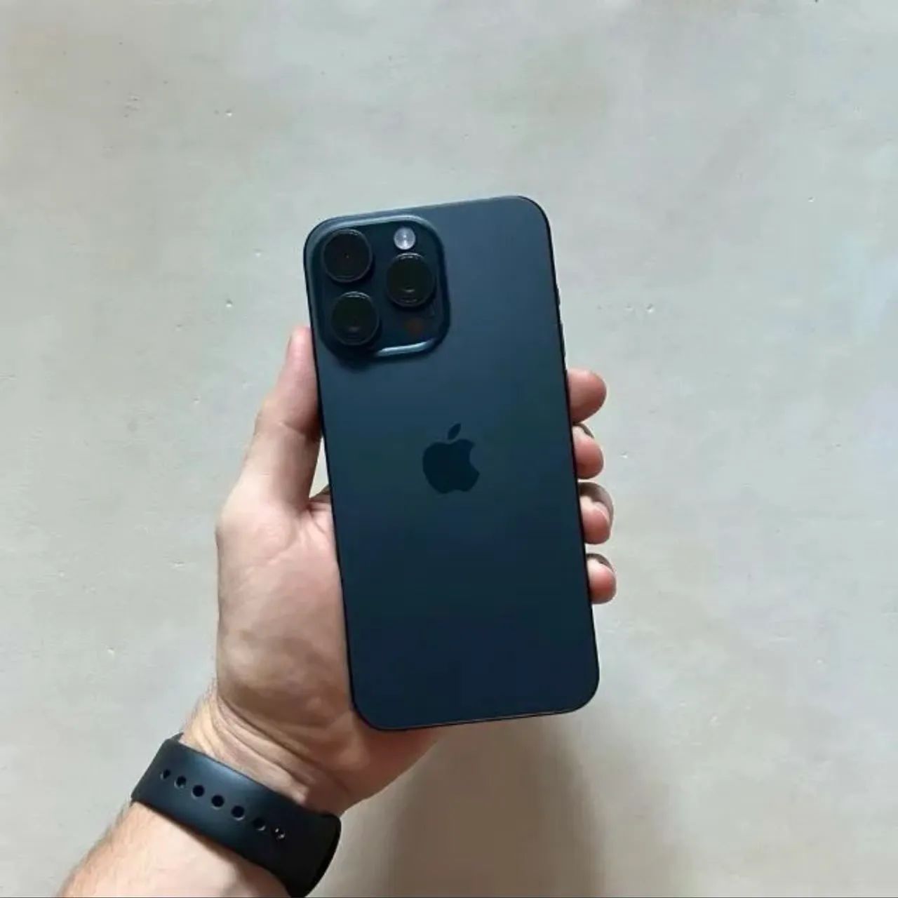 iPhone 15 pro 256 - Foto 2