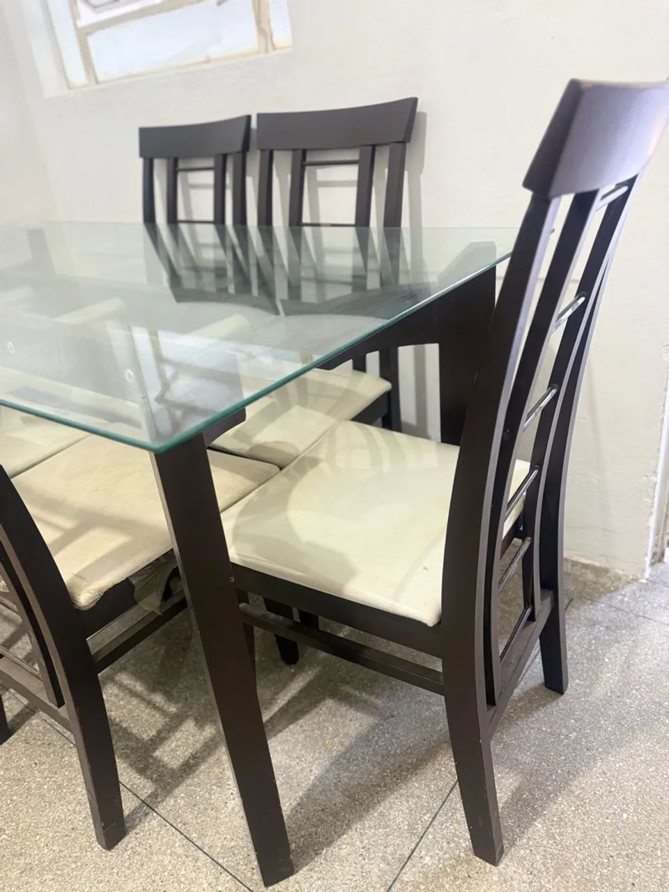 Mesa de madeira com tampo de vidro  - Foto 3