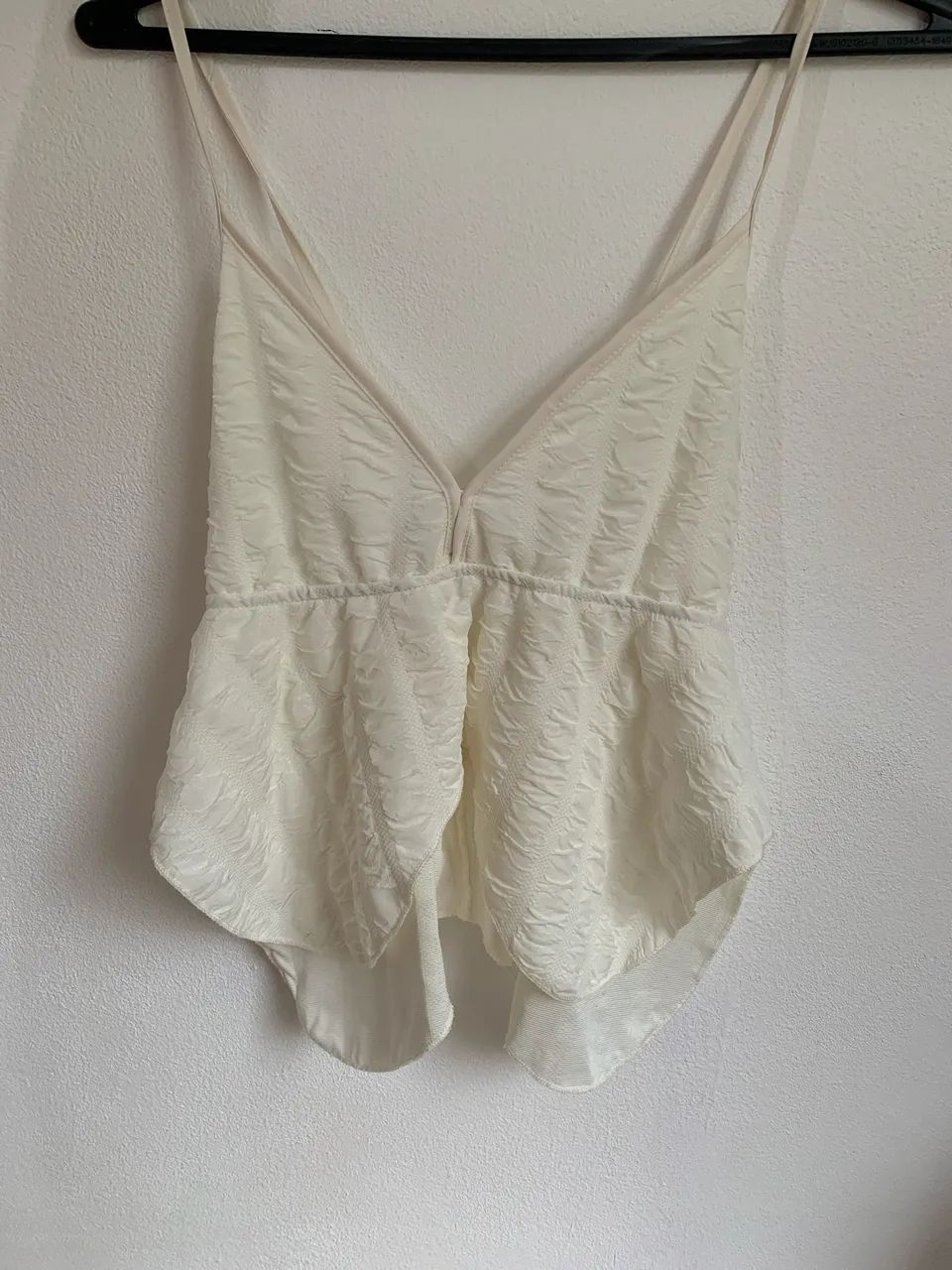 Blusa branca estilo borboleta 
