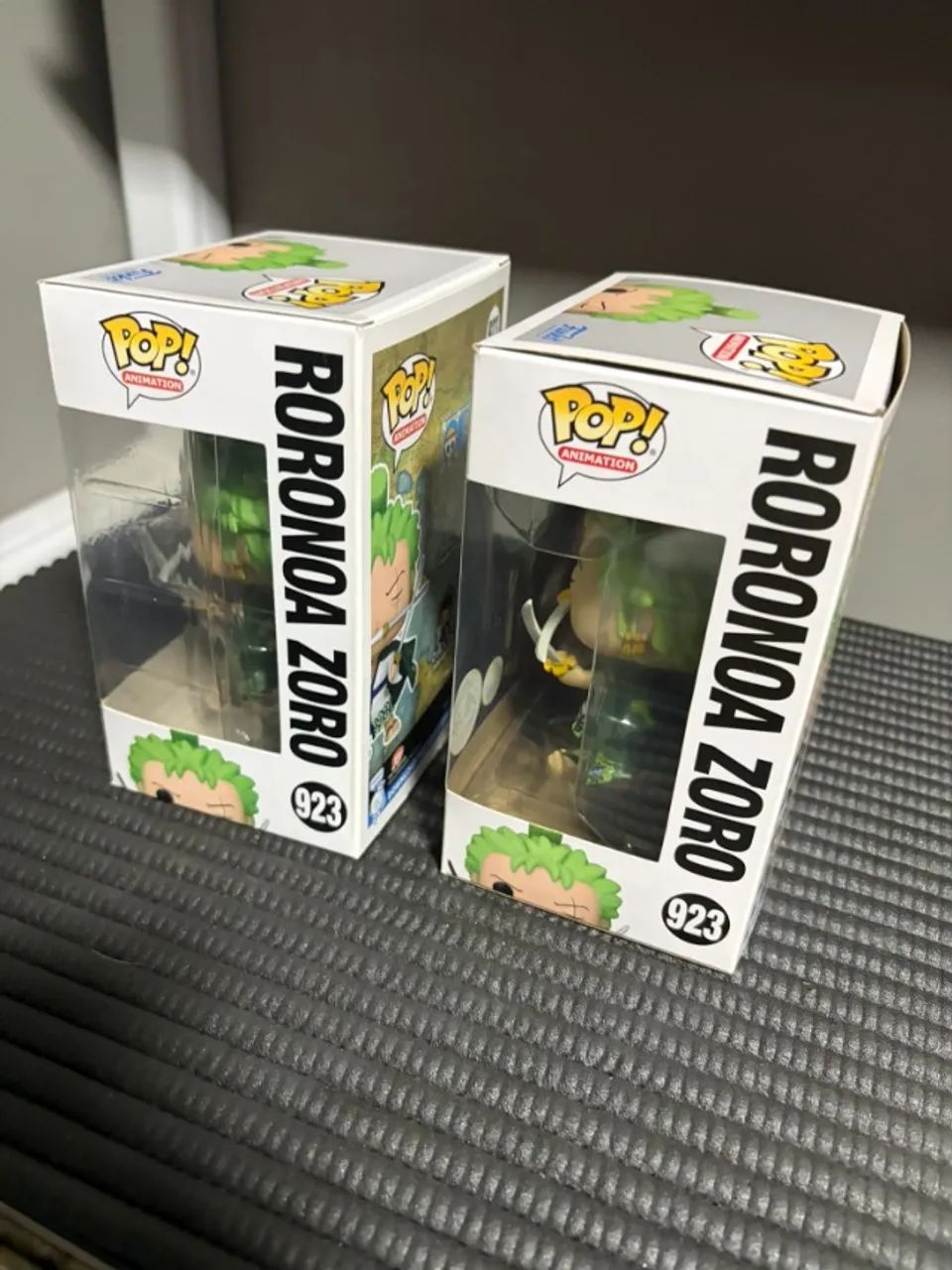 Dupla Roronoa Zoro - Regular + GITD - 2 funkos one piece - Foto 3