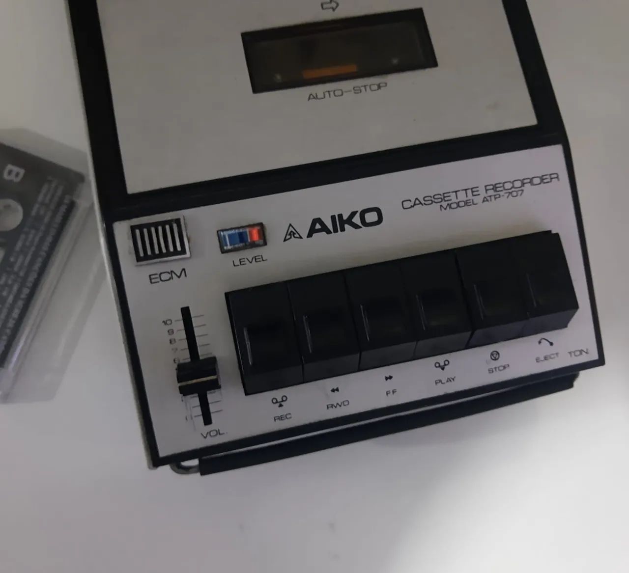 Rádio TOCA FITA gravador antigo AIKO com microfone anos 80 funcionando  - Foto 5