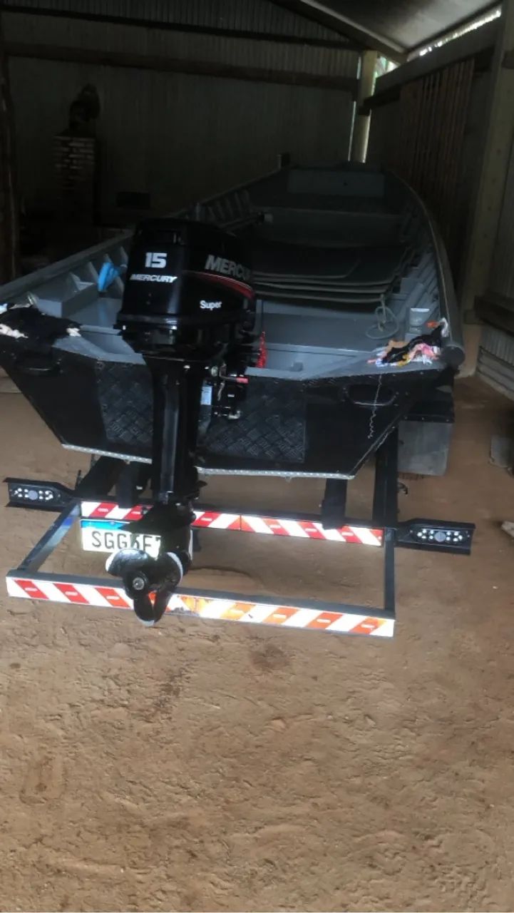 Vendo barco de alumínio semi chata completo proto pra uso 