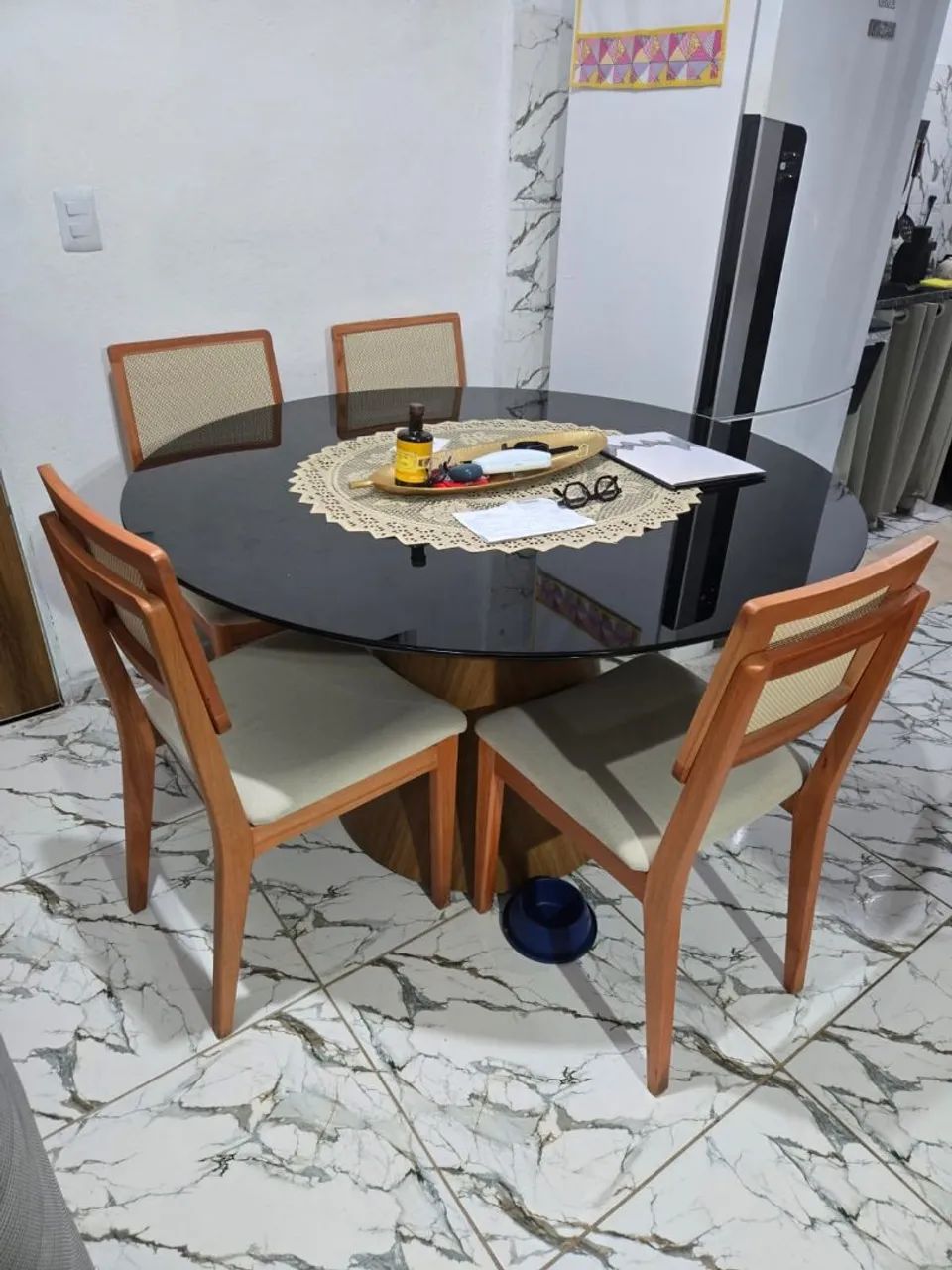 Mesa com 4 cadeiras  - Foto 2