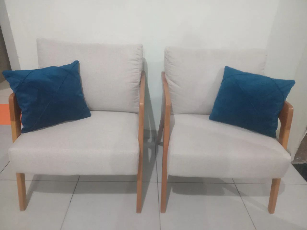 Vendo duas poltronas seminovas ,em perfeito estado e sem nenhum arranhão.  - Foto 2