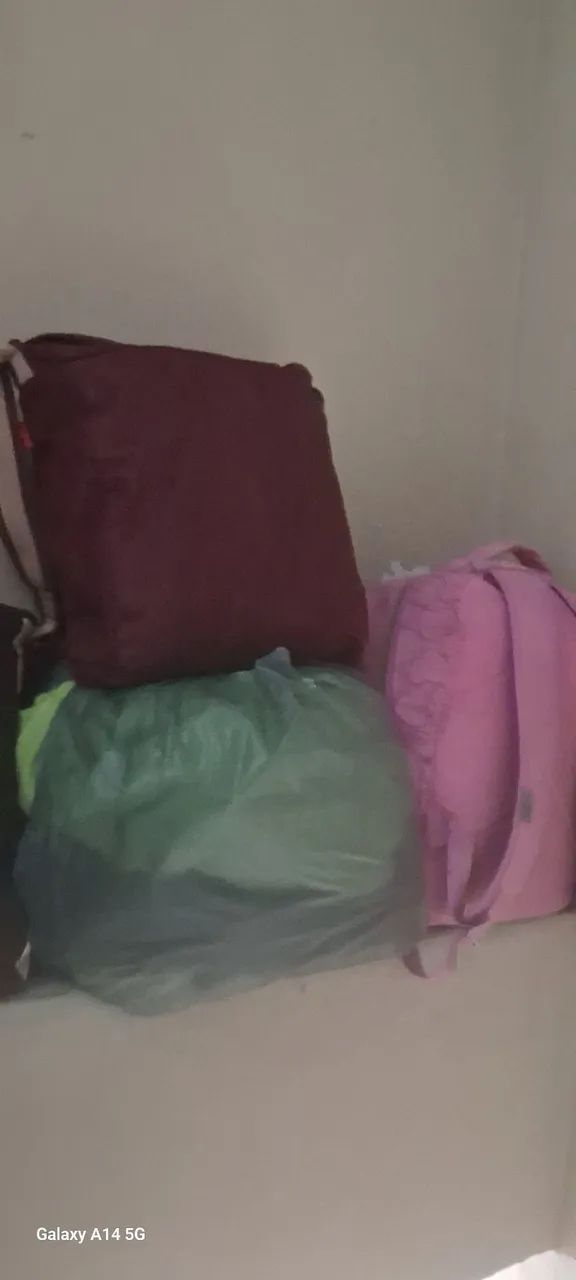 Lote de roupas usadas em bom estado vendo itens separados também  - Foto 5