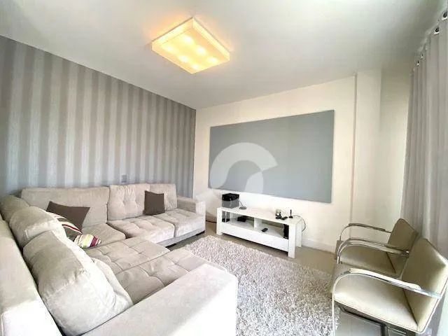 Cobertura duplex reformada com 4 quartos no miolo de Icaraí