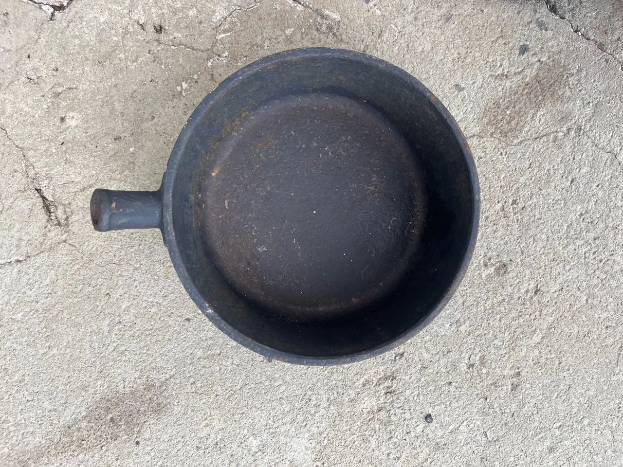 Panela de ferro antiga 3 litros .