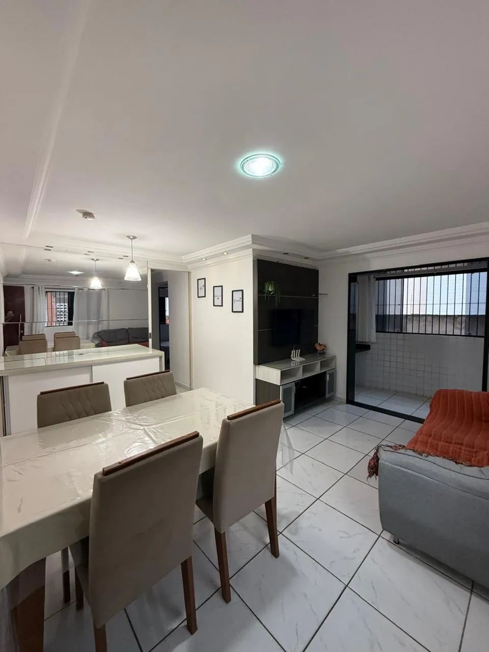 Excelente apto de 3 quartos para alugar no Bessa