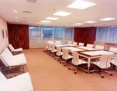 Salas comerciais com 110 m2 de área útil cada, 03 vagas, piso monolitico, ar condicionado 