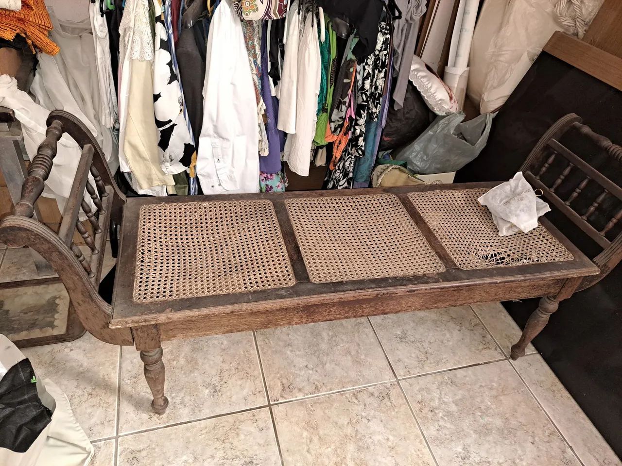 Namoradeira de palhinha antiga.