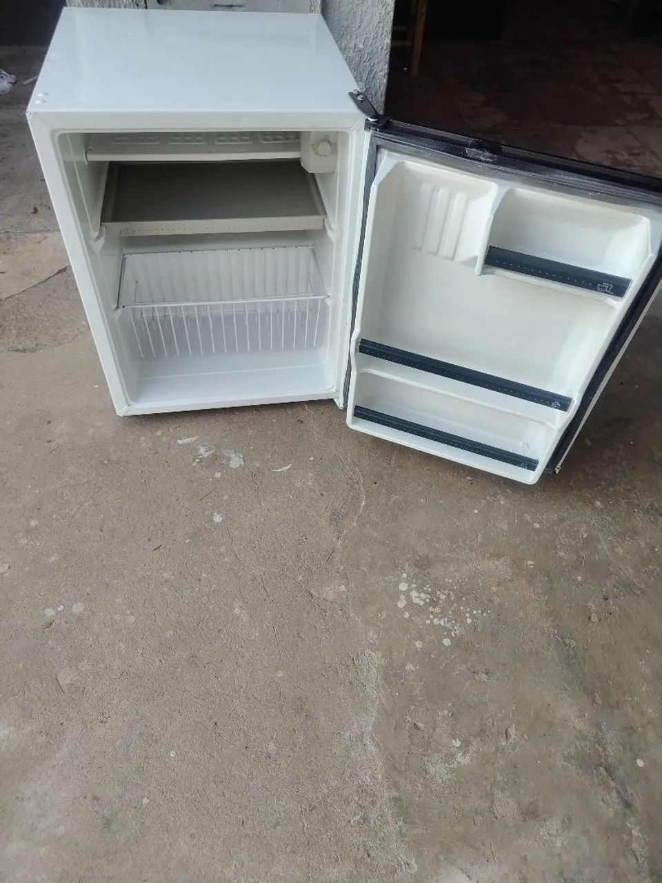 FRIGOBAR CONSUL DE MOTOR  - Foto 2