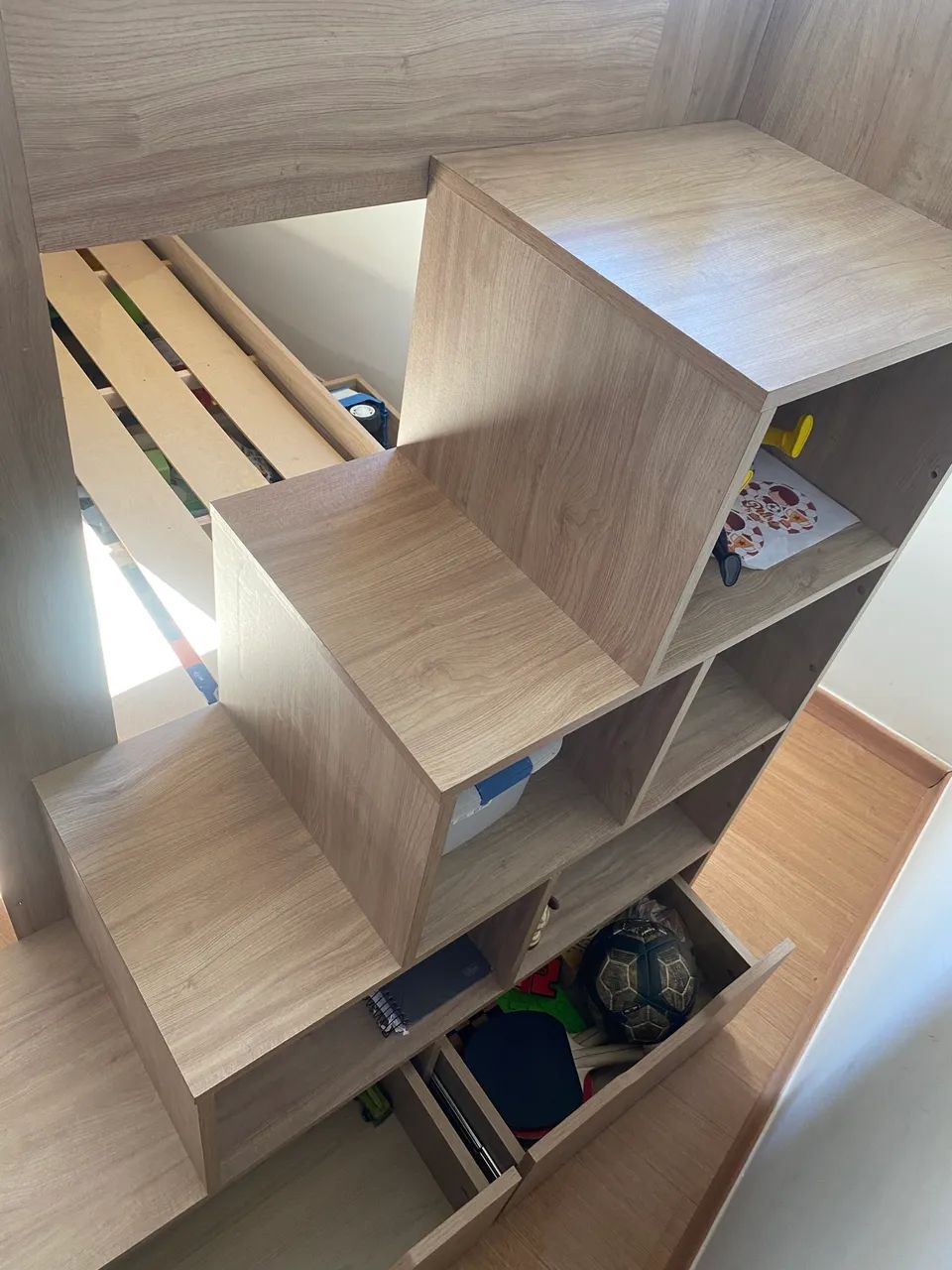 Beliche com 2 gavetas e escada lateral com nichos - Foto 4