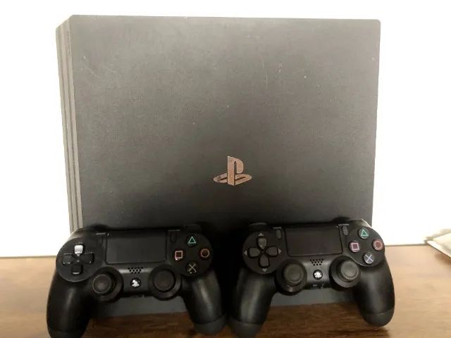 ps4 pro com dois controles - Foto 2
