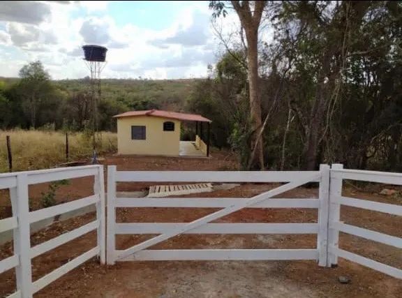 Chacára com córrego e casa. 1.770 metros