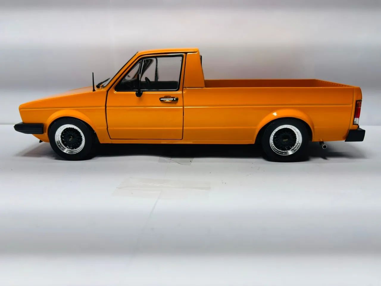 Miniatura Volkswagen Caddy 1982 1/18 - Foto 3