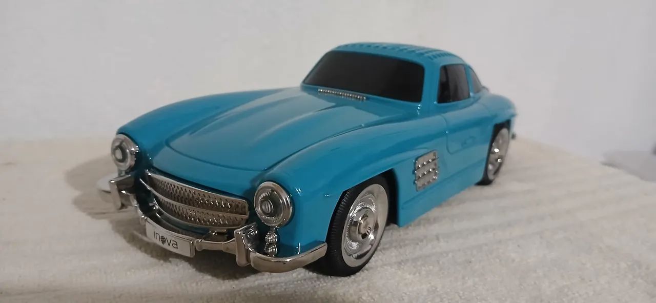 Radioem forma de carro