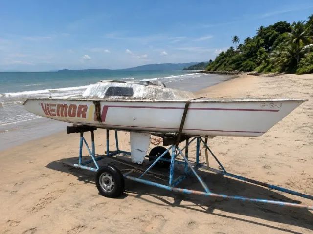 Barco Veleiro com Carretinha