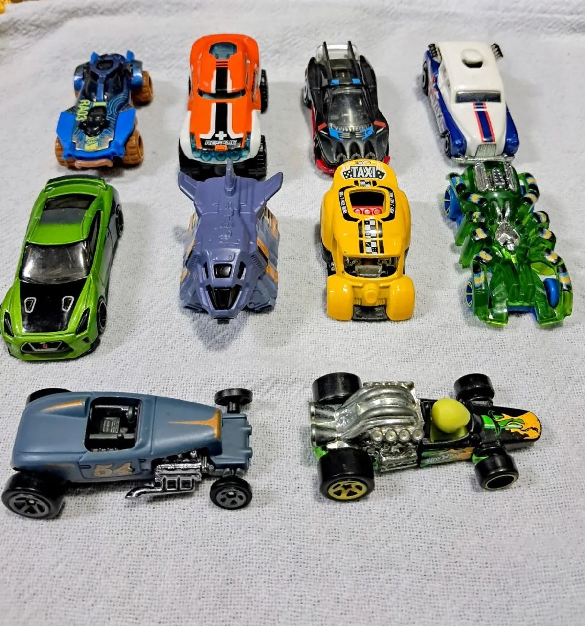 10 carrinhos Hotwheels 100,00