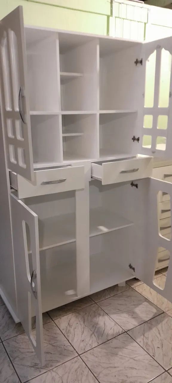 Lindo armário de cozinha branco 
