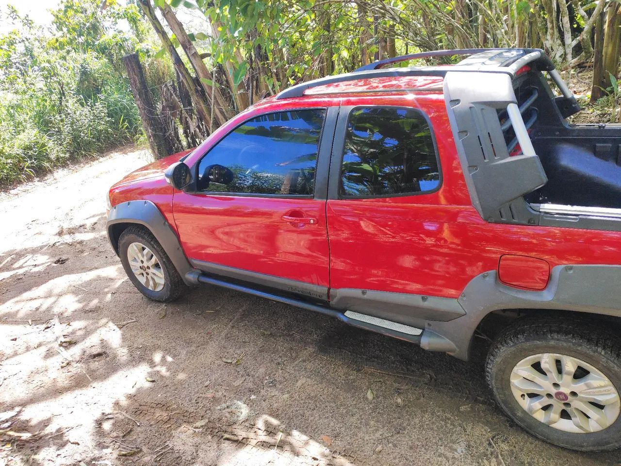 Fiat Strada Adventure1.8/ 1.8 Locker Flex CD 2013 - Foto 3