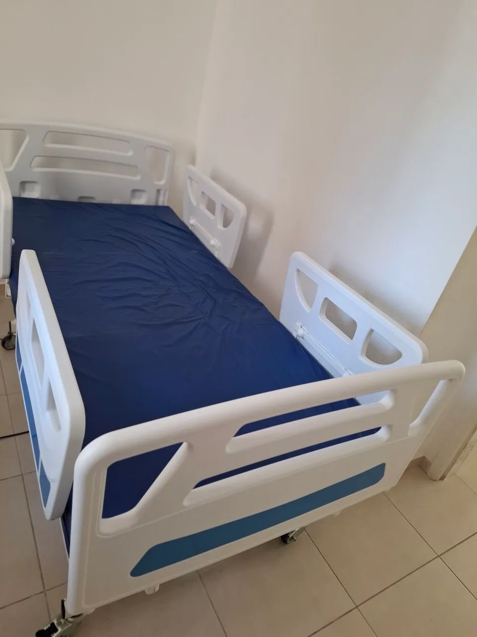 Cama hospitalar motorizada  - Foto 3