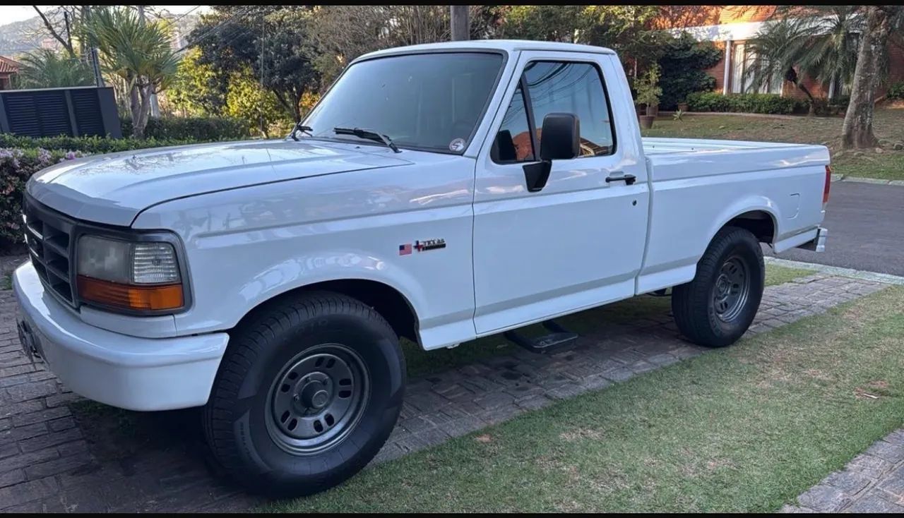 Ford F-1000 F-1000 XLT/XL Lighting 4.9i 1997