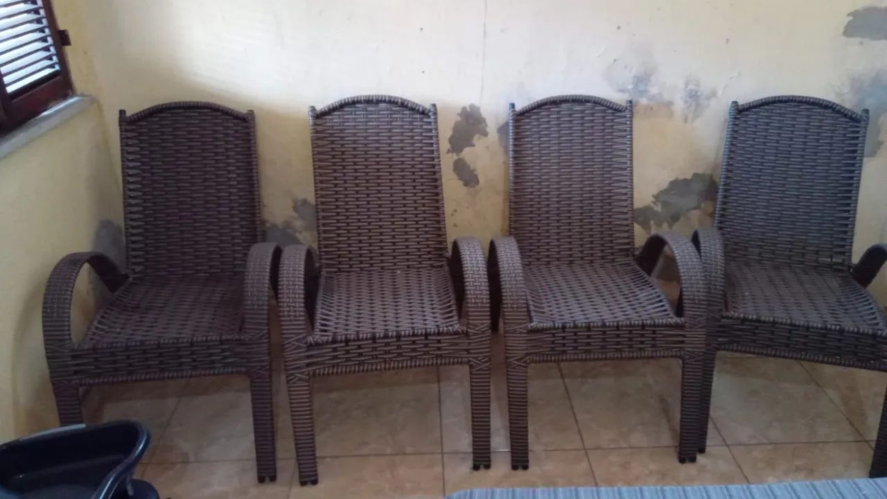 Conjunto de cadeiras semi novo 