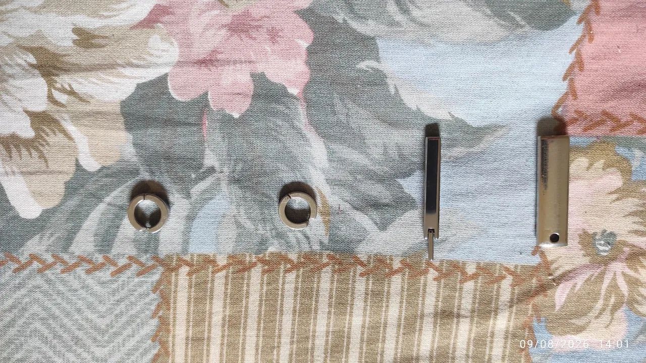 Vendo 2 brincos de pressão e dois pingentes de aço inox