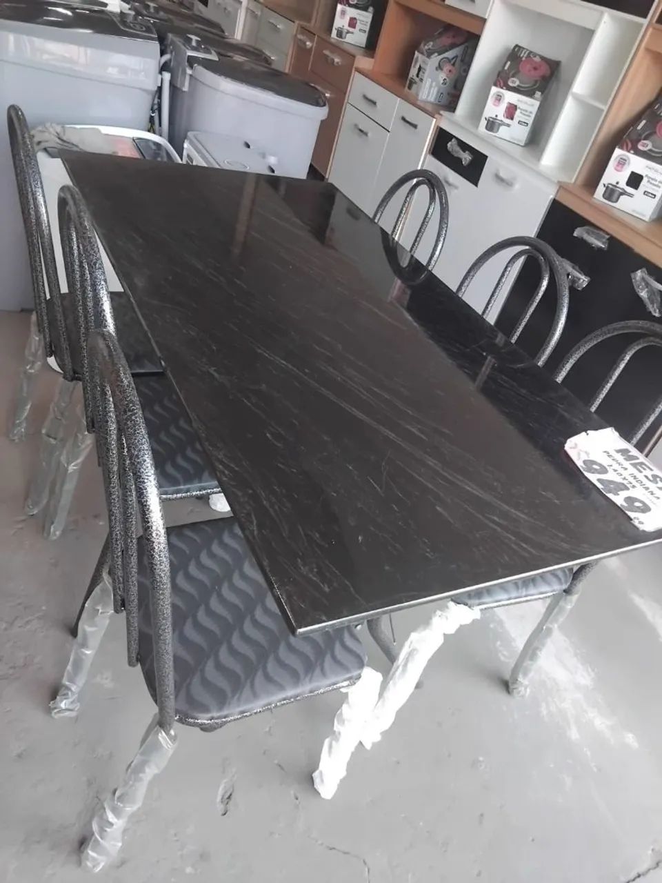 Mesa com 6 cadeiras nova na promoção 