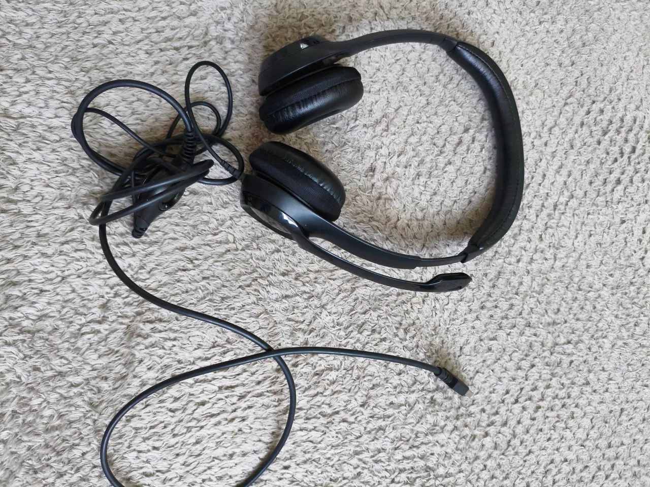 Headset com Microfone  - Logitech 