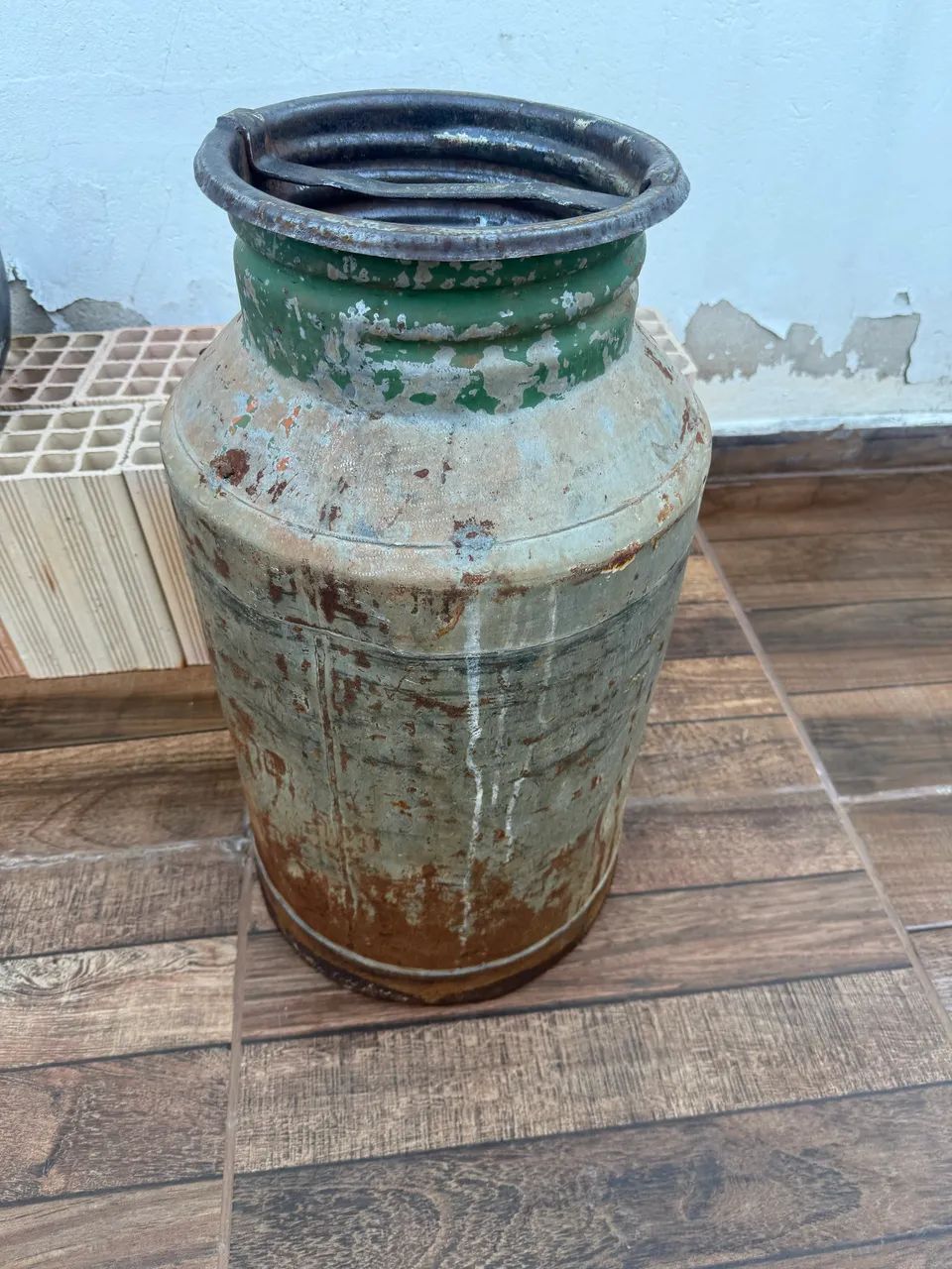 Lata de leite antiga sem alças 