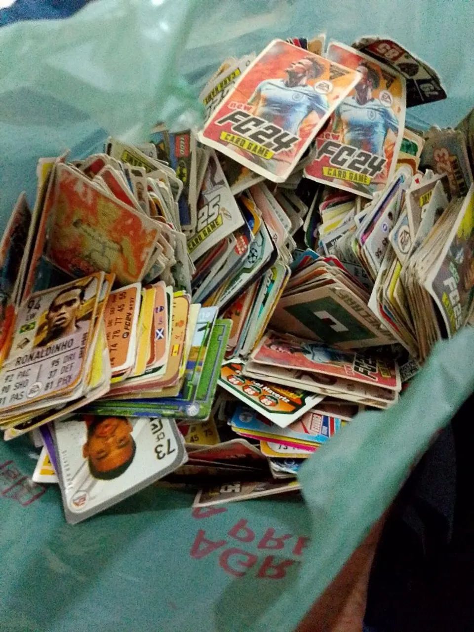 1100 cartas com pokémon grande e pequenas 