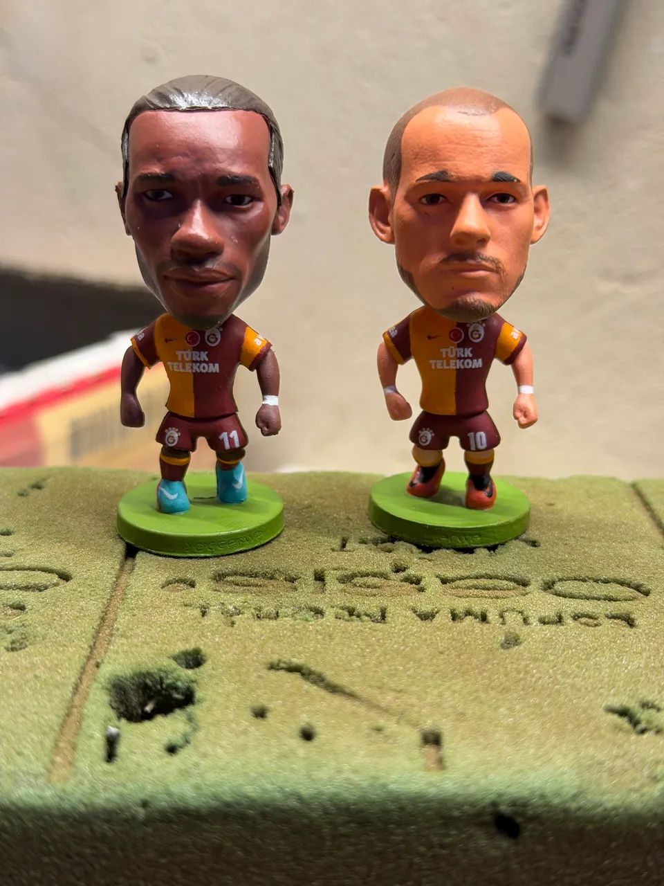 Mini Craques Galatasaray - Snijder e Drogba ( Repintura )
