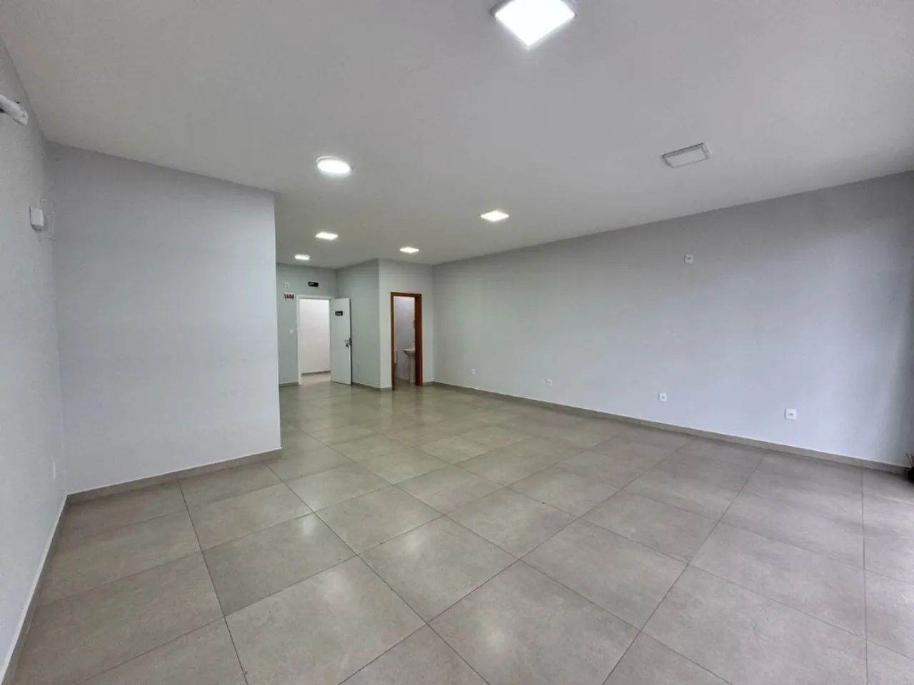 Sala Comercial para Locação no Centro de Balneário Piçarras - Foto 4