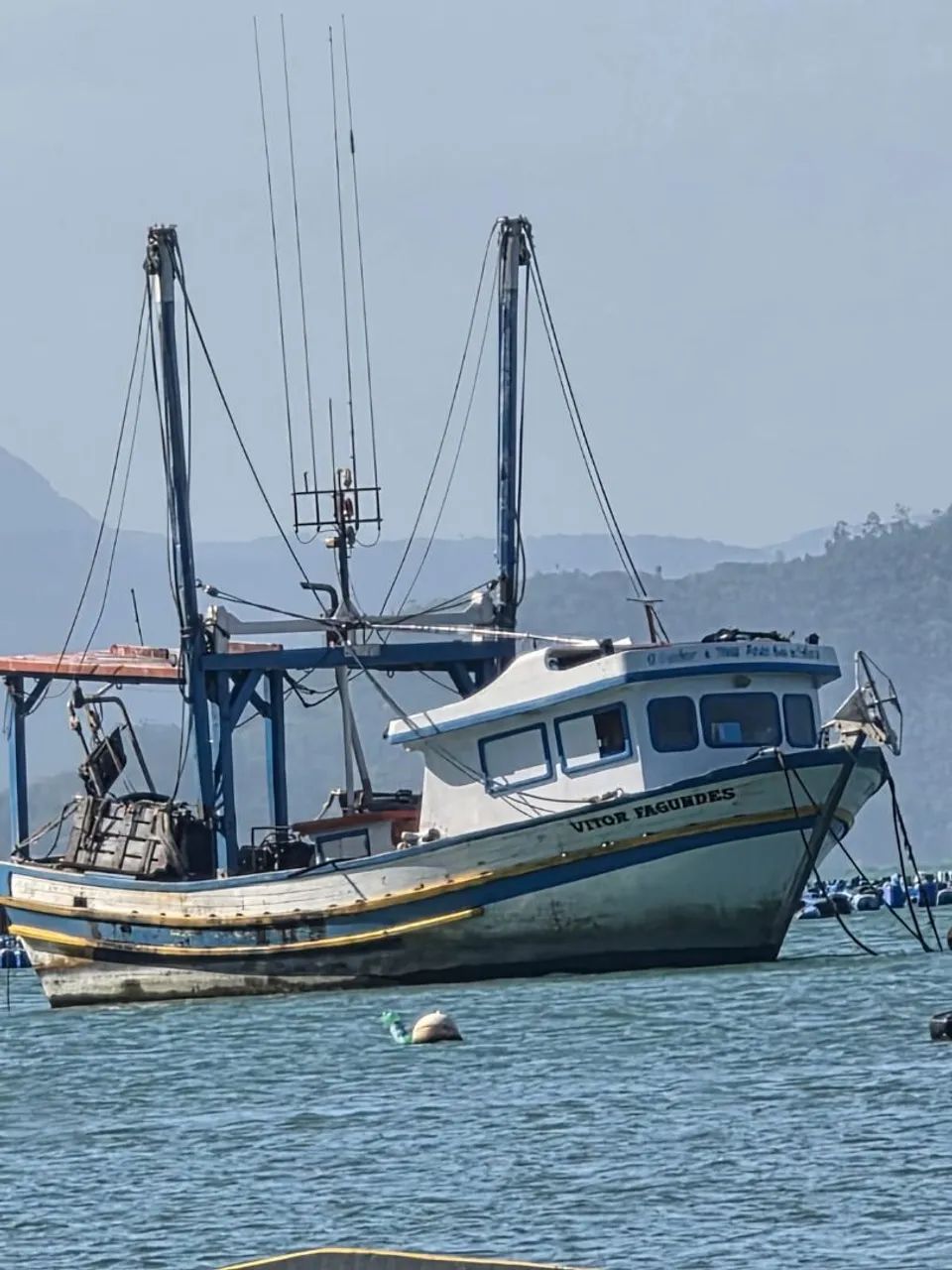 BARCO DE PESCA com licença 