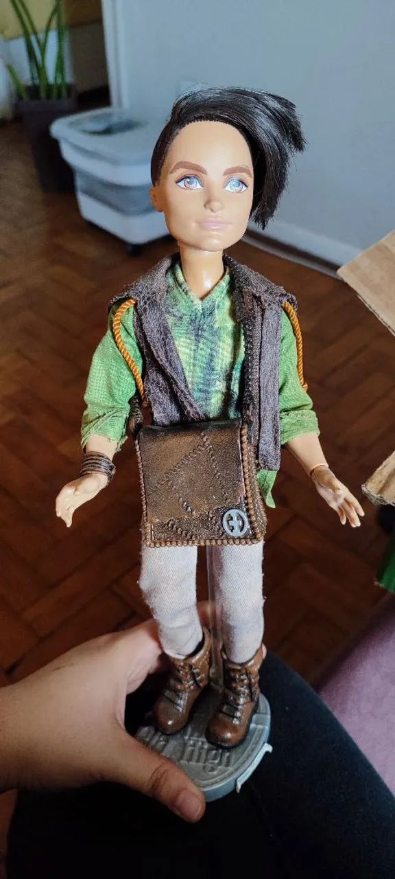 Boneco ever after higth Hunter Huntsman