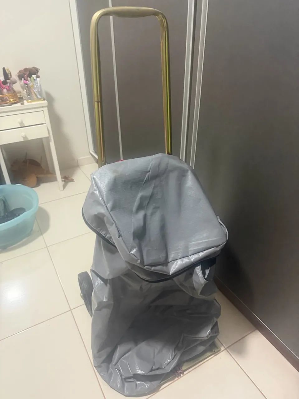 Carrinho de compra de roupas - Foto 2