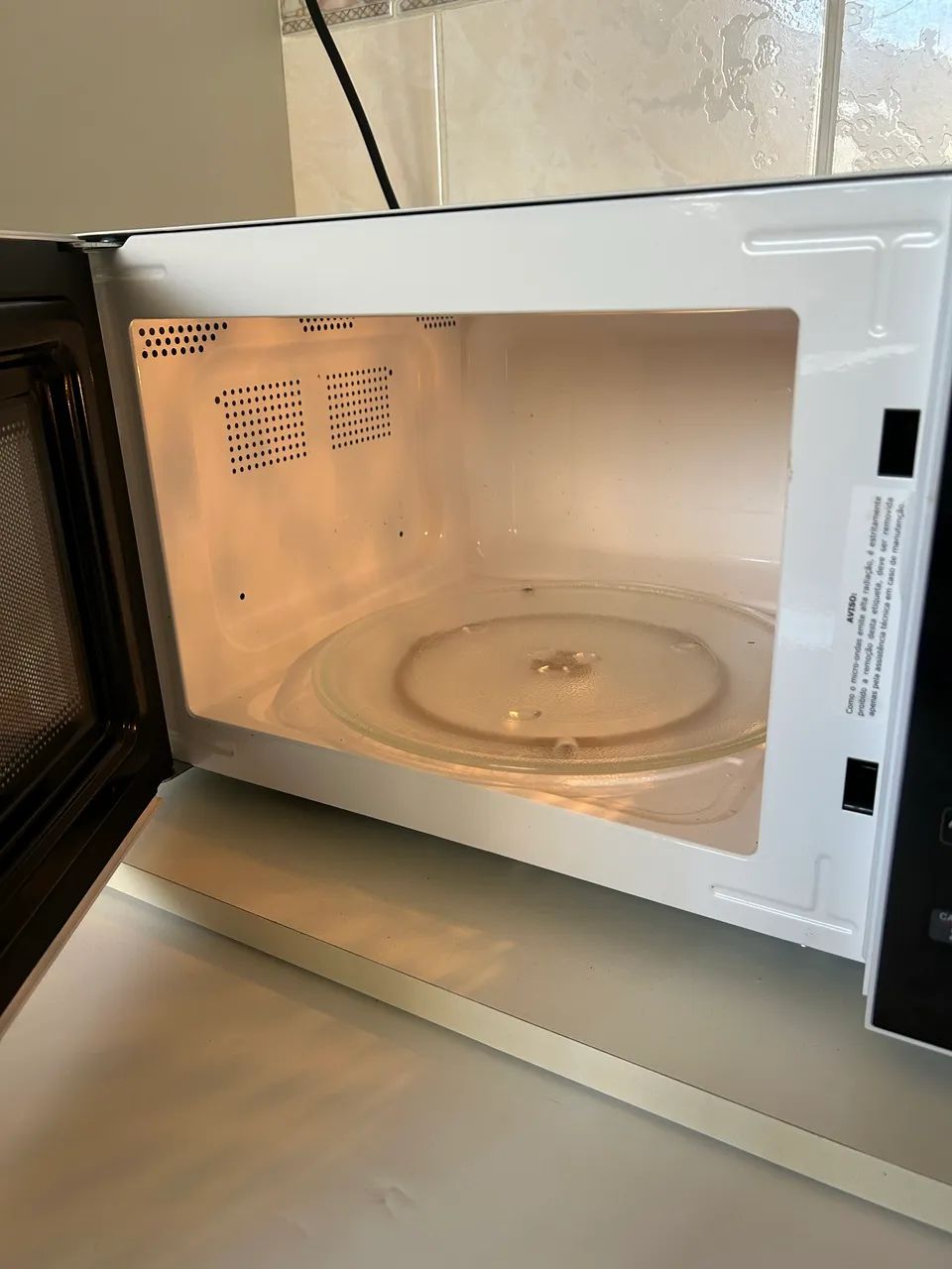 Microondas PRATICAMENTE NOVO  - Foto 4