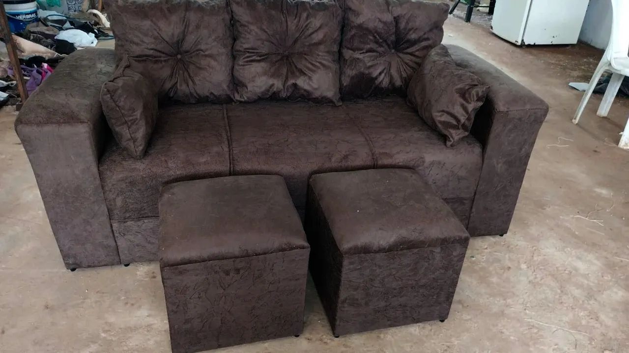 Super promoção sofá três lugares mais puffs novos e completos, várias cores  - Foto 5