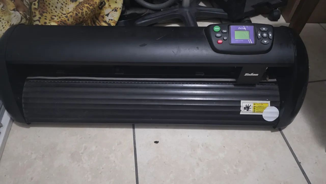 Plotter de recorte Foison C24 o tanque de guerra das maquinas
