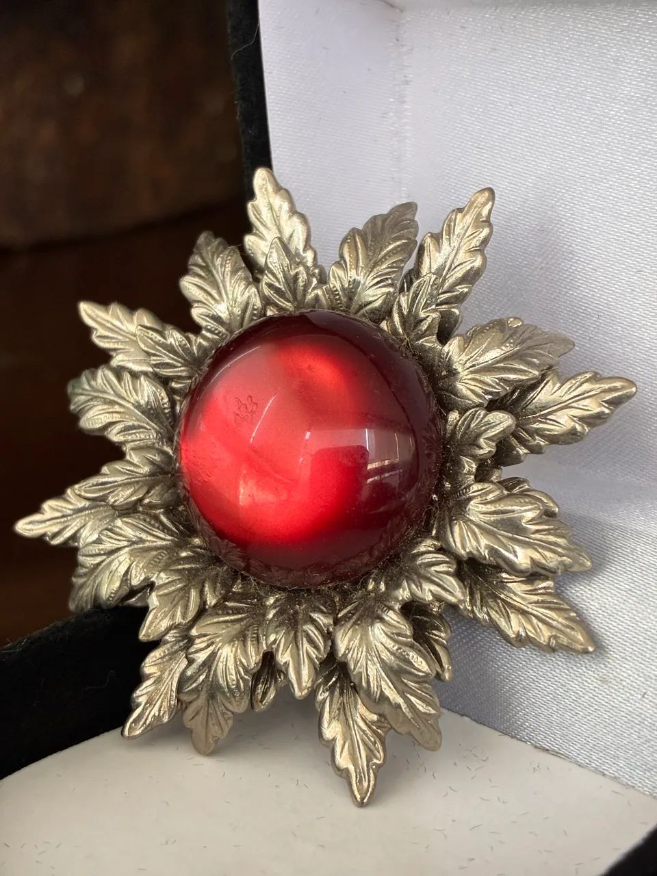 Lindo broche vintage em formato de flor