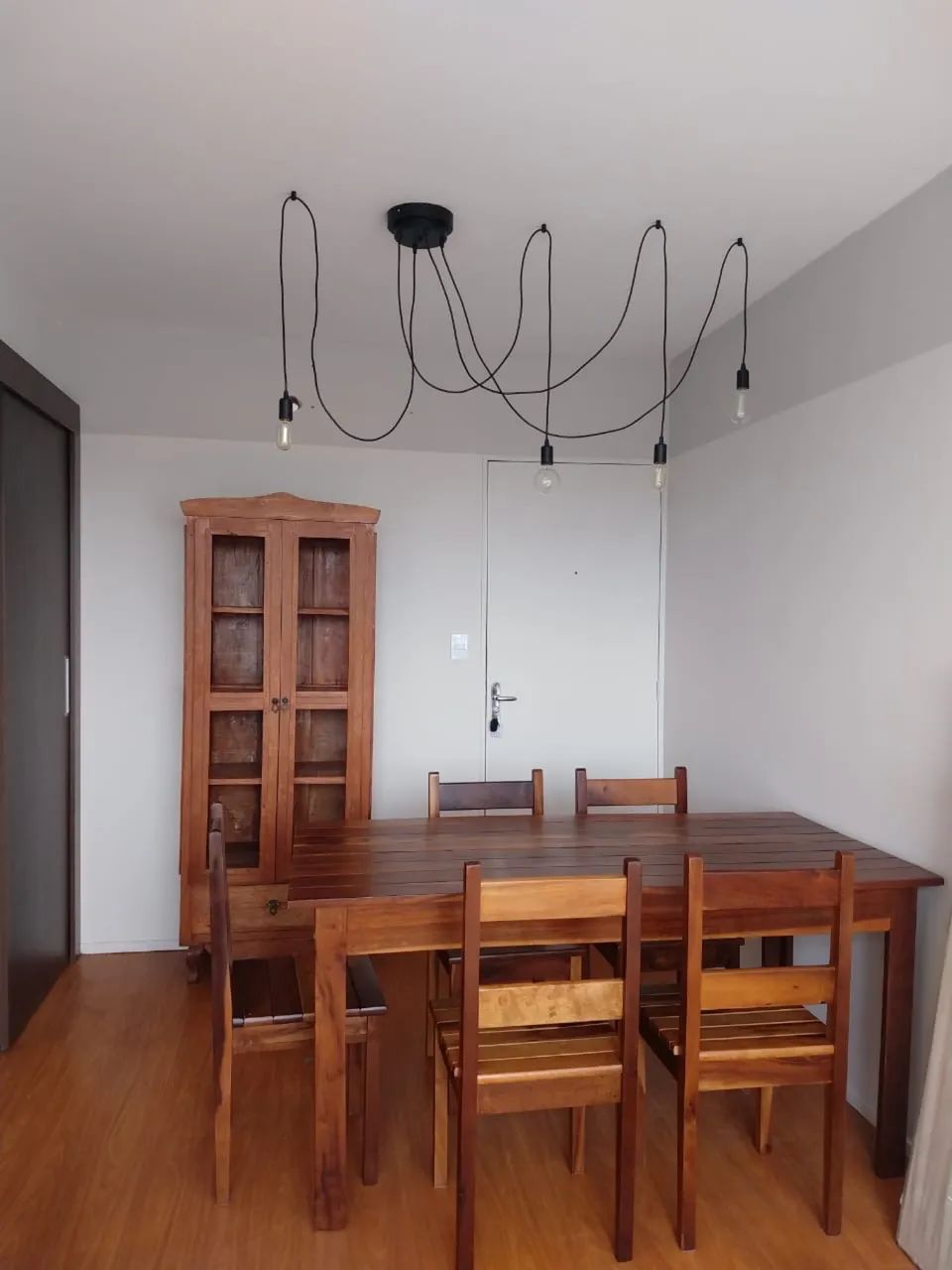 Cristaleira Peroba + Mesa Imbuia - Madeira Maciça  - Foto 2