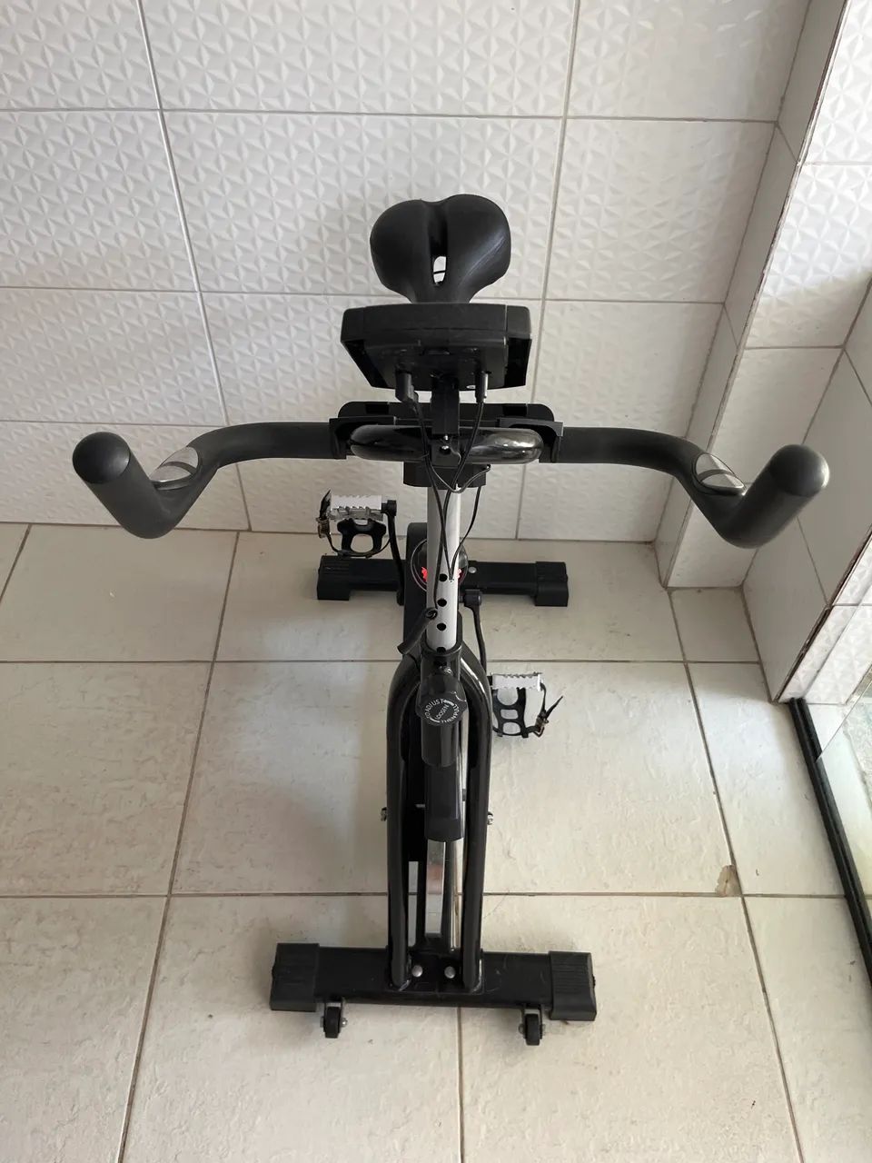 Bicicleta ergométrica novinha - Foto 3